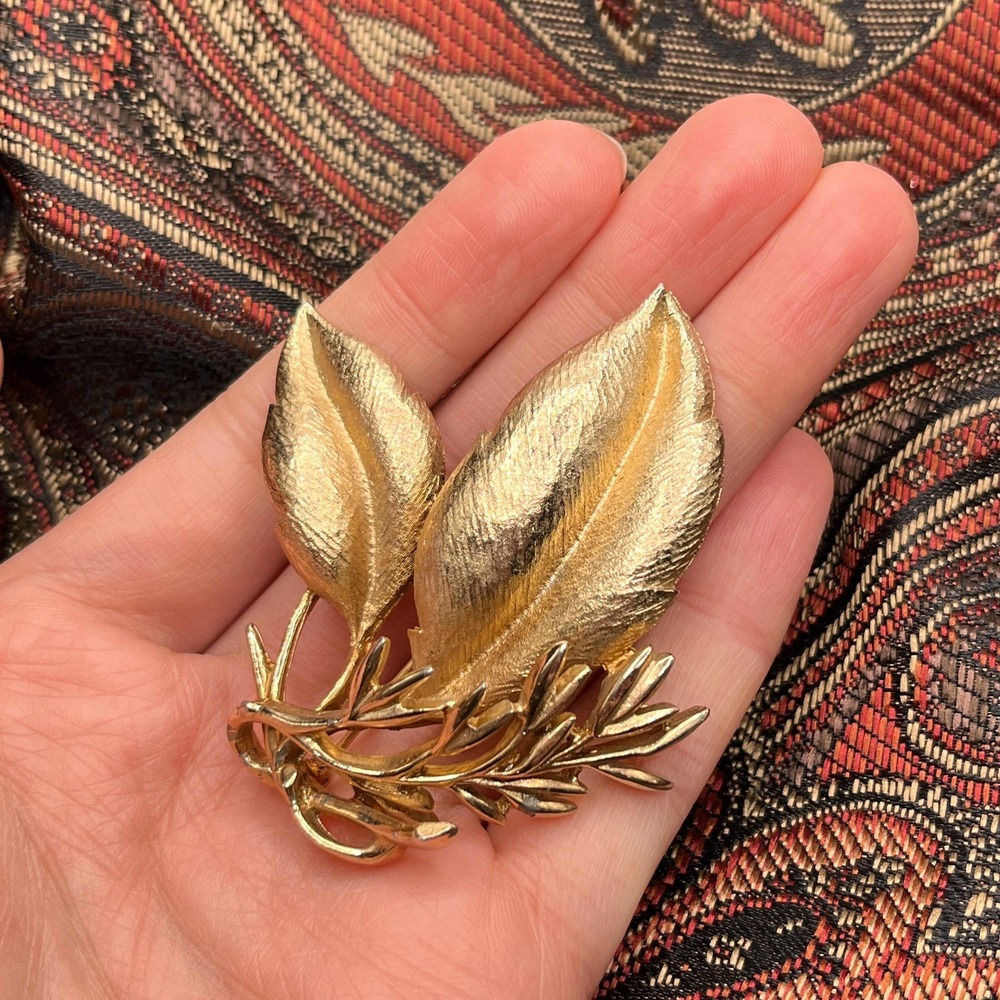 Vintage Signed Sarah Coventry Brushed Gold Tone Leaf Brooch